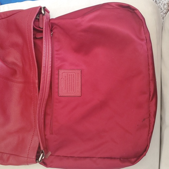 Larger Size Red Leather Coach Shoulder Bag - Picture 3 of 9